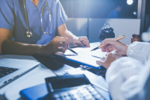 Doctors are meeting at the hospital to discuss treatment options and share experiences with colleagues.